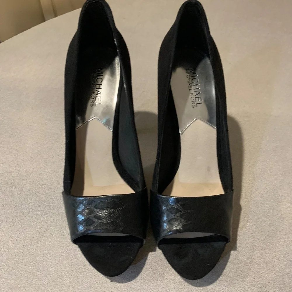 Michael Kors Black Snakeprint/Suede Leather Platform Pumps sz 8.5 M